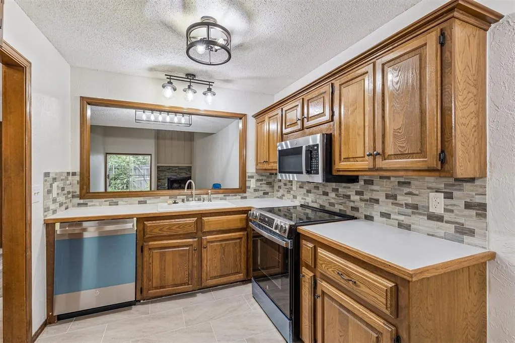 Photo 14 — 12220 Banyan Lane, Oklahoma City, OK 73162
