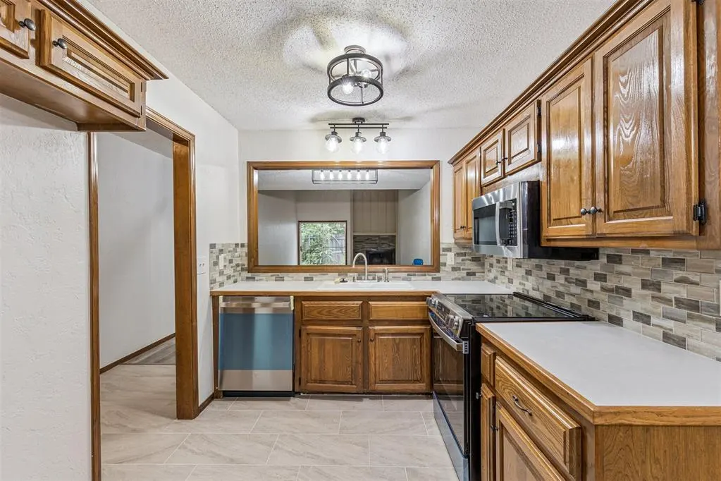 Photo 15 — 12220 Banyan Lane, Oklahoma City, OK 73162
