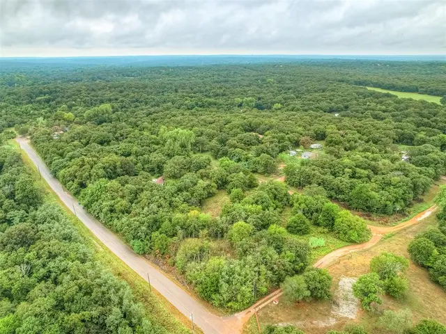 Photo 4 — 2701 Sweetheart Circle, Norman, OK 73026