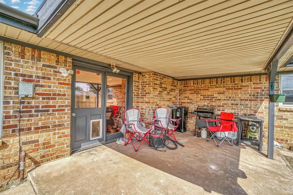 Photo 19 — 404 Sequoyah Lane, Altus, OK 73521