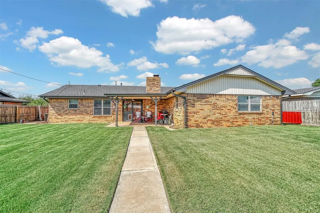 Photo 21 — 404 Sequoyah Lane, Altus, OK 73521