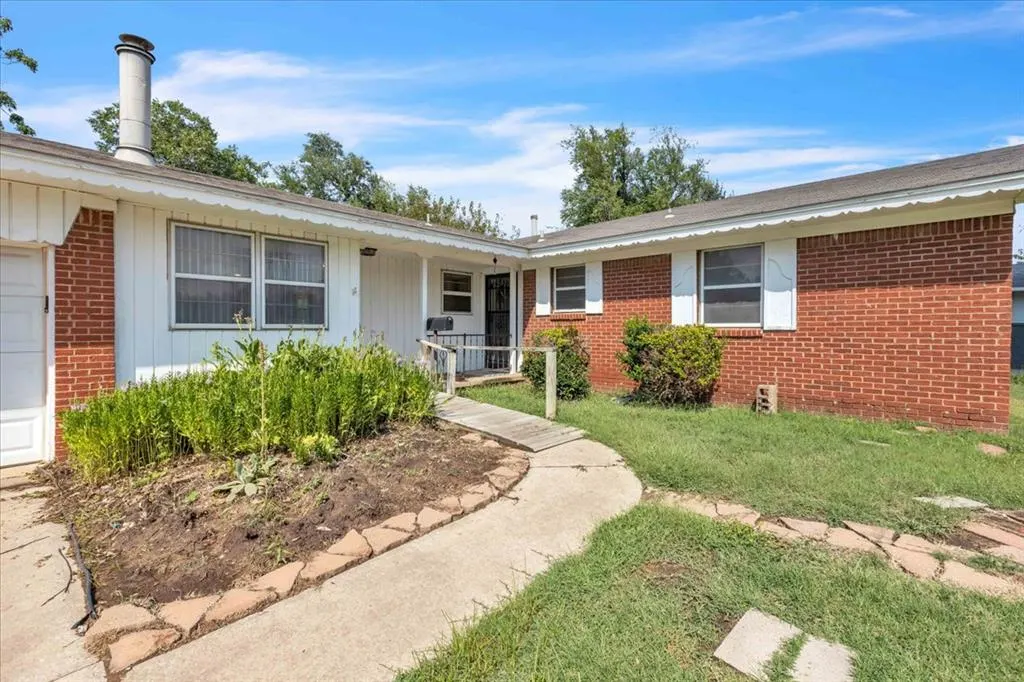 Photo 2 — 5915 NW 30th Street, Bethany, OK 73008