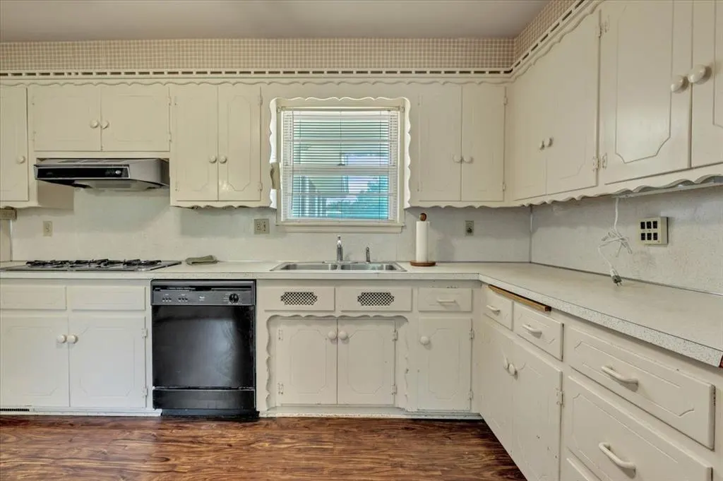 Photo 3 — 5915 NW 30th Street, Bethany, OK 73008
