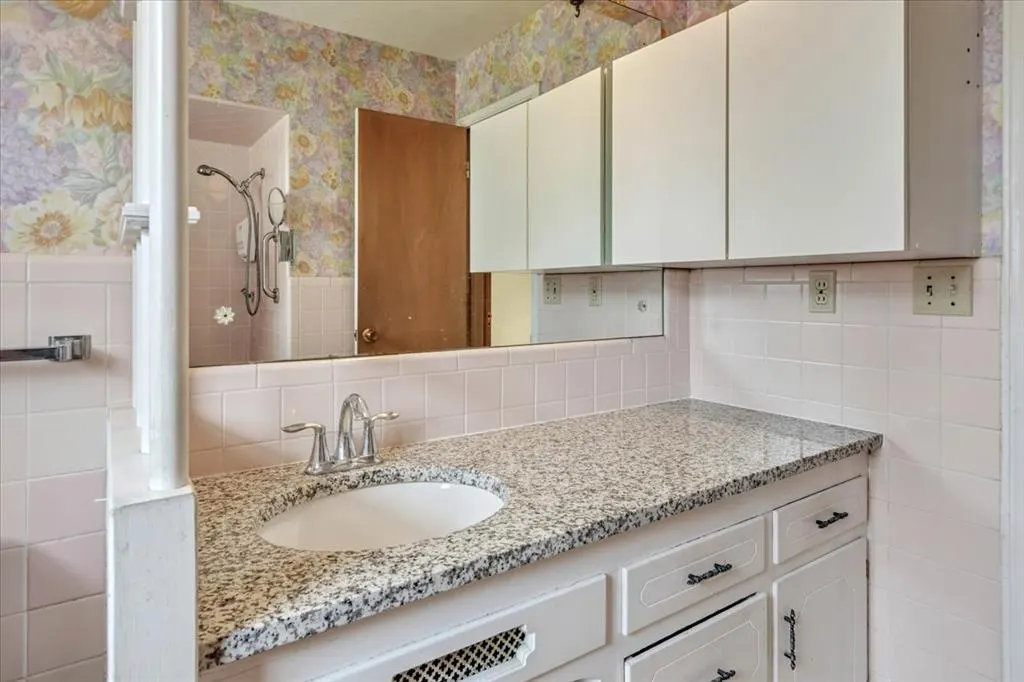 Photo 14 — 5915 NW 30th Street, Bethany, OK 73008