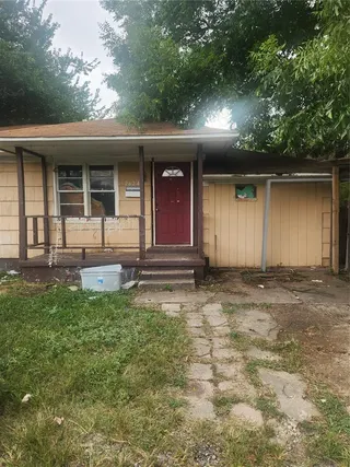 Sold home at 2624 SW 44th Street