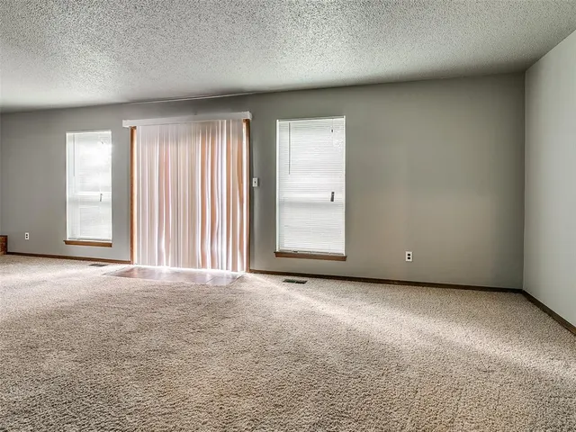 Photo 4 — 1900 N Moulton Court, Oklahoma City, OK 73127