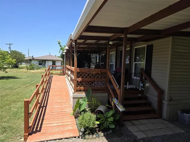 Photo 2 — 201 W West south St. Street, Paoli, OK 73074