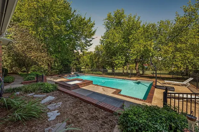 Photo 2 — 417 Hollowdale, Edmond, OK 73003
