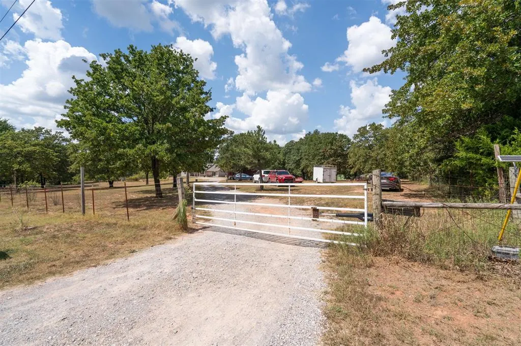 Photo 2 — 37082 Dance Creek Lane, Tecumseh, OK 74873