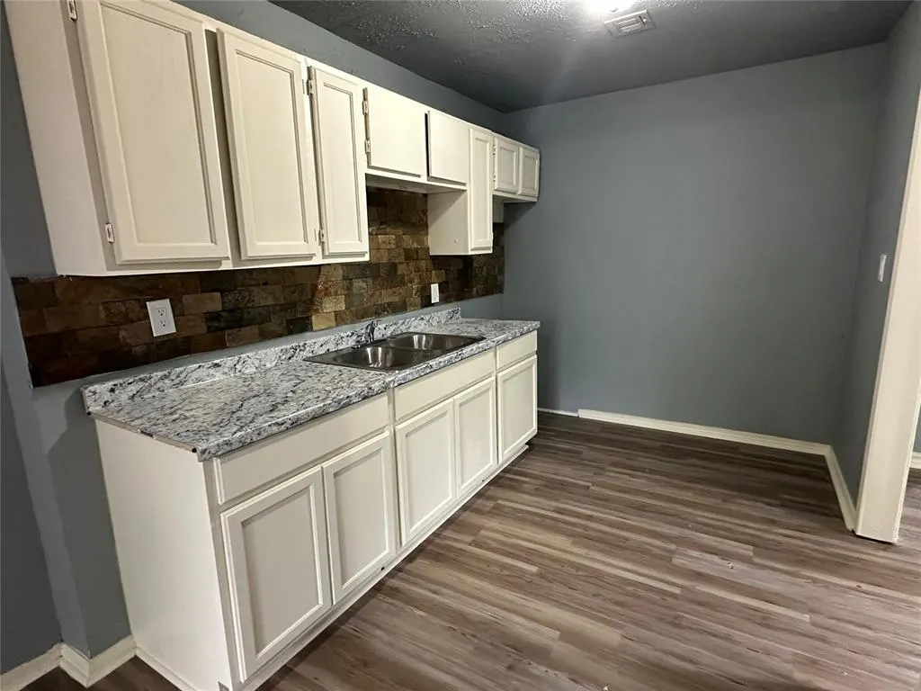 Photo 6 — 1233 NW 94th Street, Oklahoma City, OK 73114