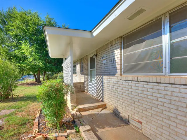 Photo 4 — 9517 N University Avenue, Oklahoma City, OK 73114