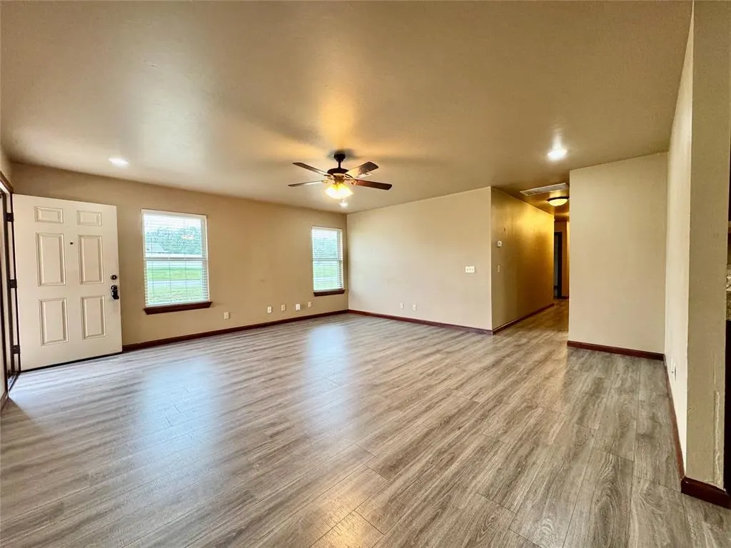 Photo 4 — 1605 E Lawter Road, Weatherford, OK 73096