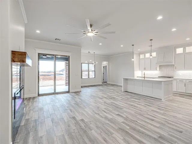 Photo 5 — 10405 SW 50th Street, Mustang, OK 73064