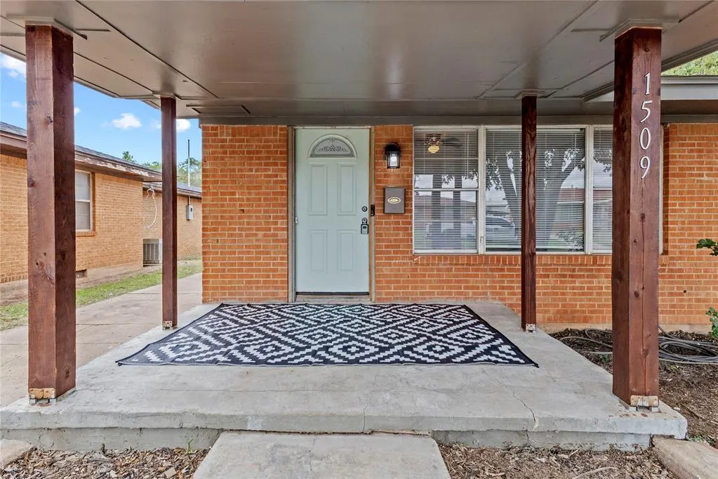 Photo 3 — 1509 Orient Avenue, Clinton, OK 73601