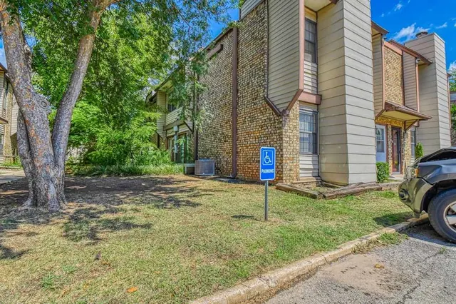 Photo 3 — 401 SE 12th Avenue 151, Norman, OK 73071