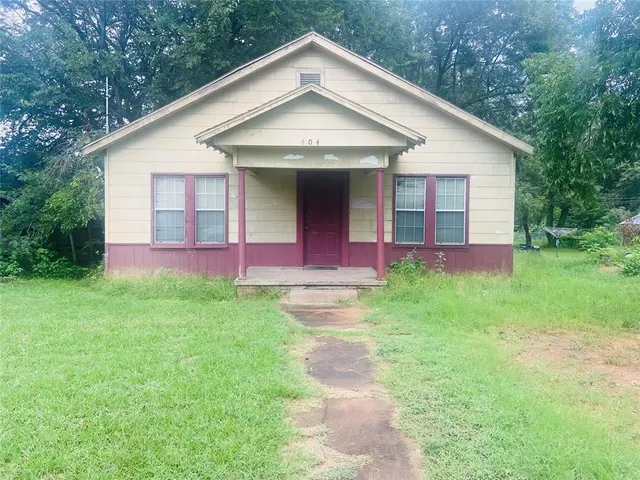 Front exterior — 404 S 4th Street, Marlow, OK 73055