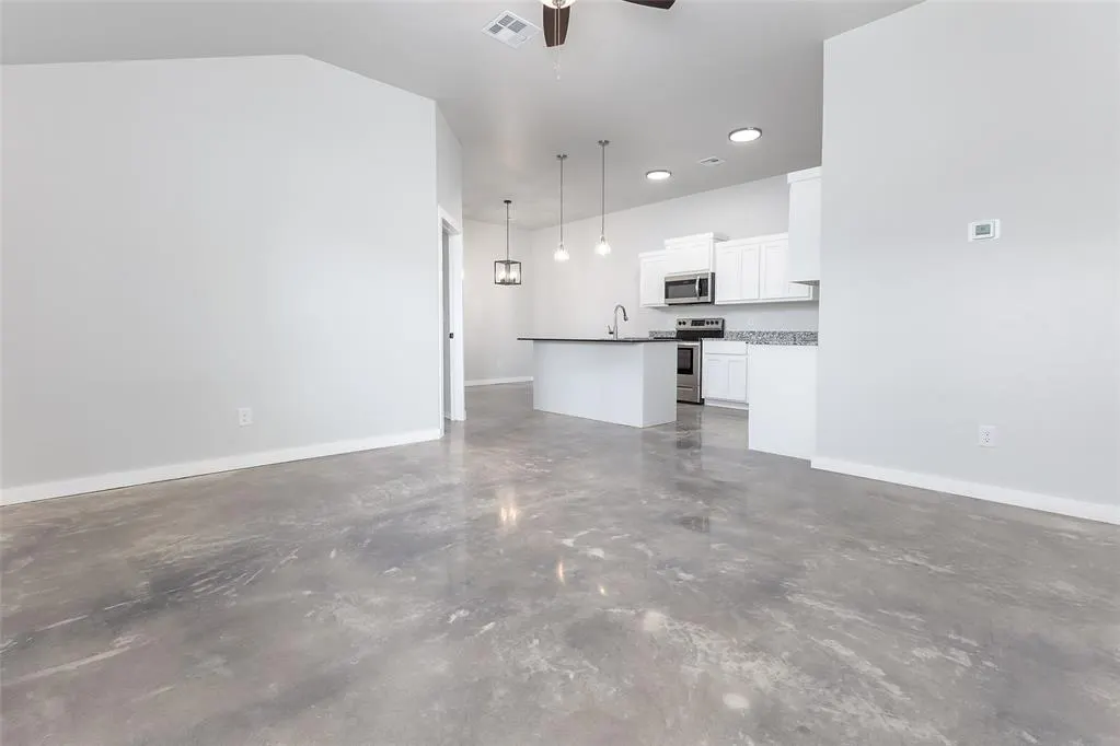 Photo 8 — 2335 SW 90 Place, Oklahoma City, OK 73159