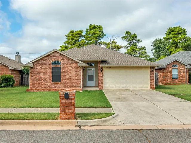 Photo 3 — 1224 Capitol Drive, Edmond, OK 73003