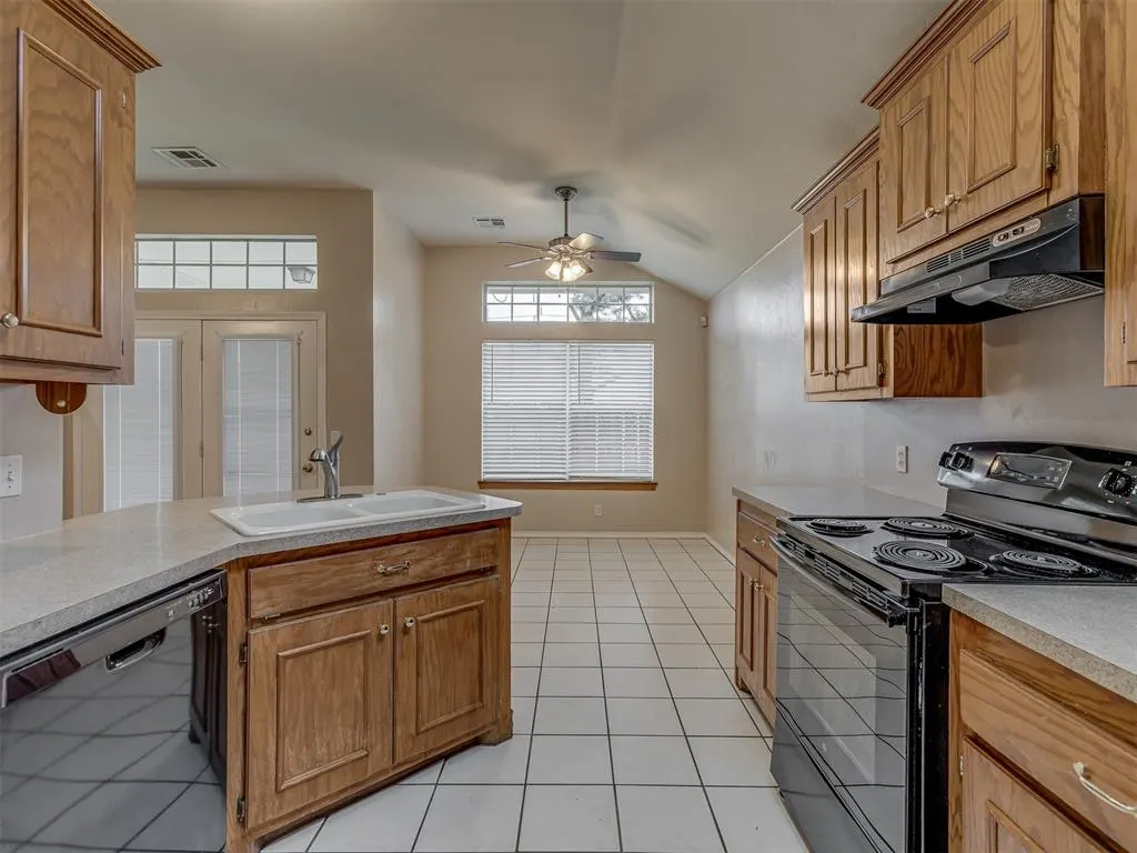 Photo 8 — 1224 Capitol Drive, Edmond, OK 73003