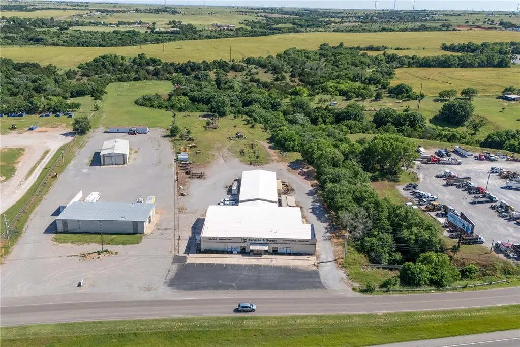 Photo 2 — 400 S Access Road, Weatherford, OK 73096
