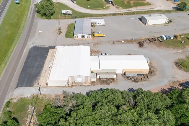 Photo 3 — 400 S Access Road, Weatherford, OK 73096