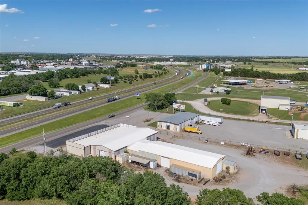 Photo 4 — 400 S Access Road, Weatherford, OK 73096