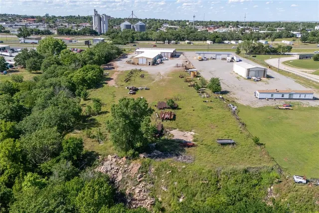 Photo 6 — 400 S Access Road, Weatherford, OK 73096
