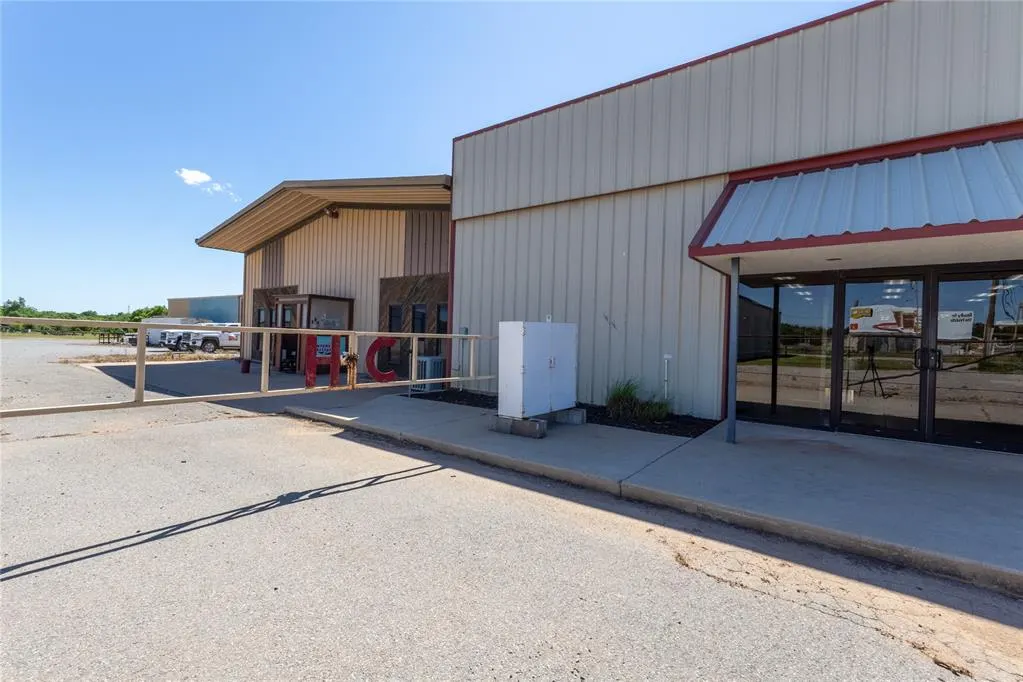 Photo 10 — 400 S Access Road, Weatherford, OK 73096