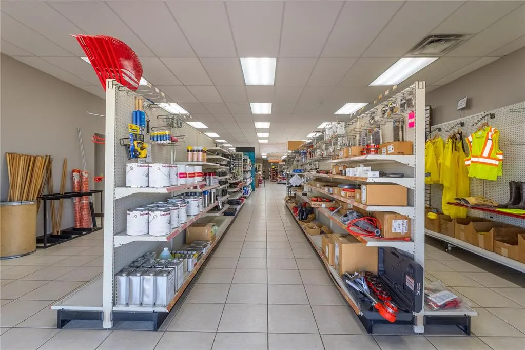 Photo 11 — 400 S Access Road, Weatherford, OK 73096