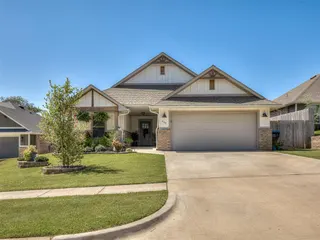 Sold home at 908 Dahlia Lane