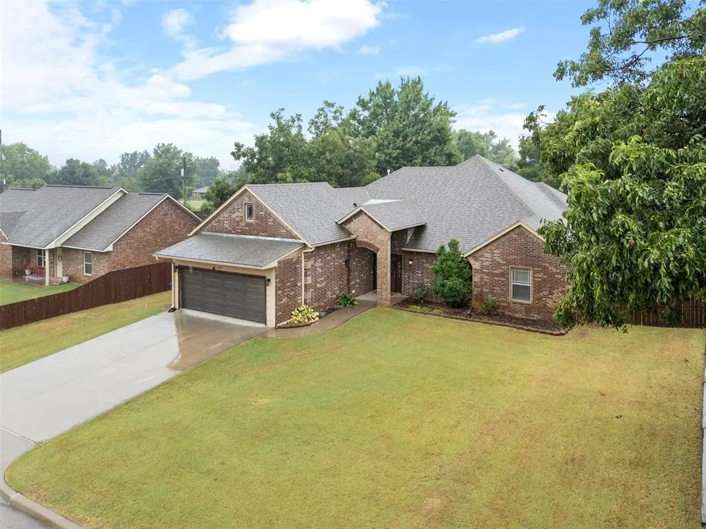 Photo 3 — 206 N Manning Street, Stillwater, OK 74075