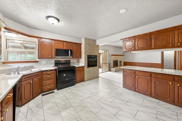 Photo 7 — 3016 Shadybrook Drive, Midwest City, OK 73110