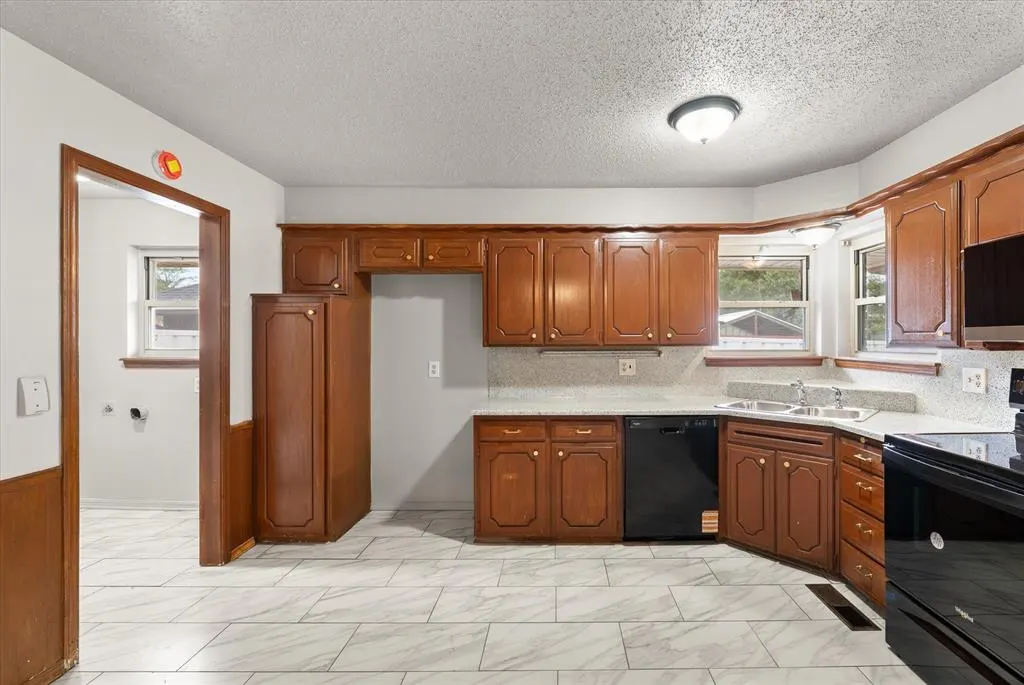 Photo 8 — 3016 Shadybrook Drive, Midwest City, OK 73110