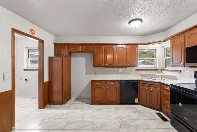 Photo 8 — 3016 Shadybrook Drive, Midwest City, OK 73110