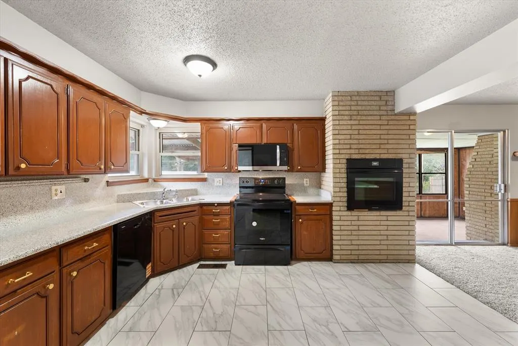 Photo 9 — 3016 Shadybrook Drive, Midwest City, OK 73110