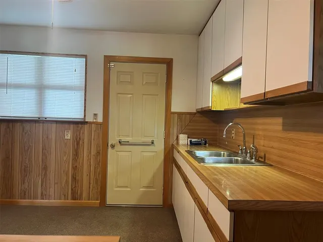 Photo 5 — 2221 SW 42nd Street, Oklahoma City, OK 73119