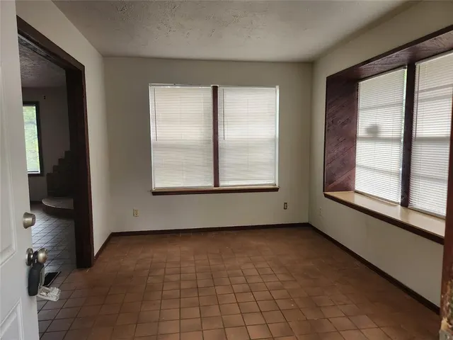 Photo 3 — 8701 Howard Avenue, Lexington, OK 73051