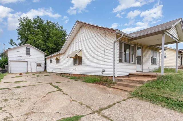 Photo 2 — 829 SE 32nd Street, Oklahoma City, OK 73129