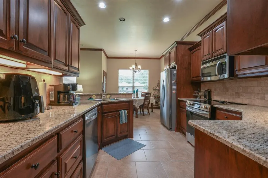 Photo 9 — 2016 Brook Hollow, Shawnee, OK 74804