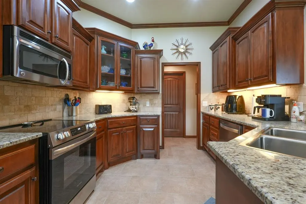 Photo 11 — 2016 Brook Hollow, Shawnee, OK 74804