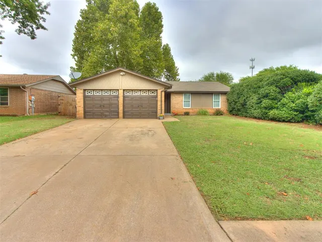 Front exterior — 1205 Swan Lake Road, Edmond, OK 73003