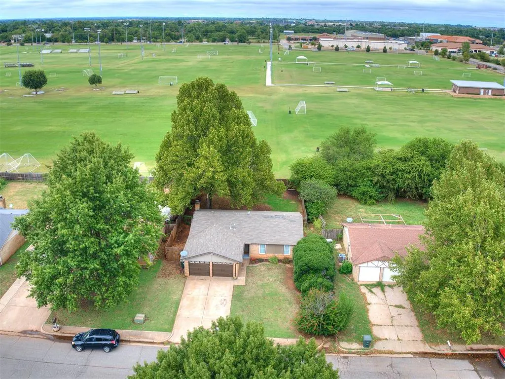 Photo 3 — 1205 Swan Lake Road, Edmond, OK 73003