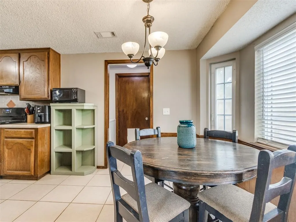 Photo 11 — 1205 Swan Lake Road, Edmond, OK 73003