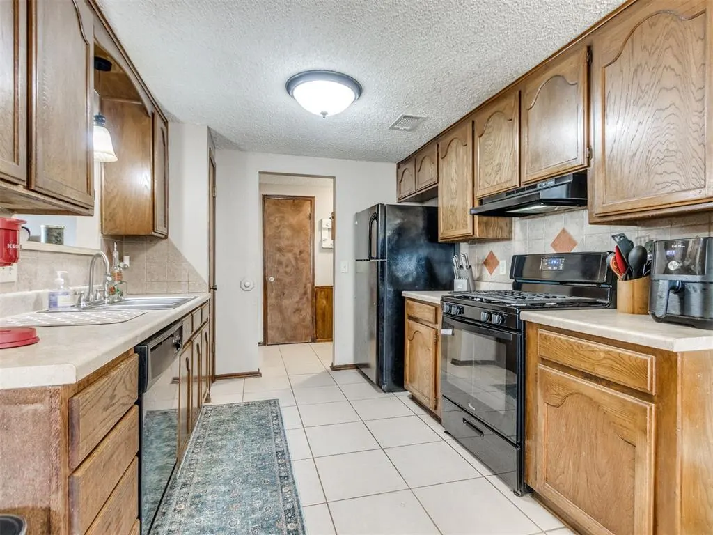 Photo 12 — 1205 Swan Lake Road, Edmond, OK 73003