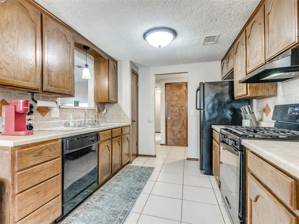 Photo 13 — 1205 Swan Lake Road, Edmond, OK 73003
