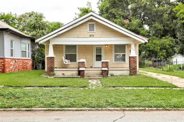 Front exterior — 709 S Hadden Street, El Reno, OK 73036