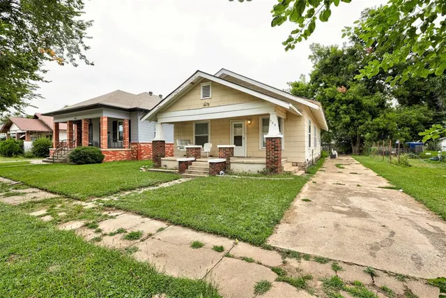 Photo 2 — 709 S Hadden Street, El Reno, OK 73036