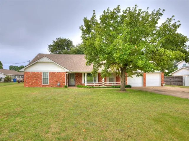Front exterior — 3911 N Glade Avenue, Bethany, OK 73008
