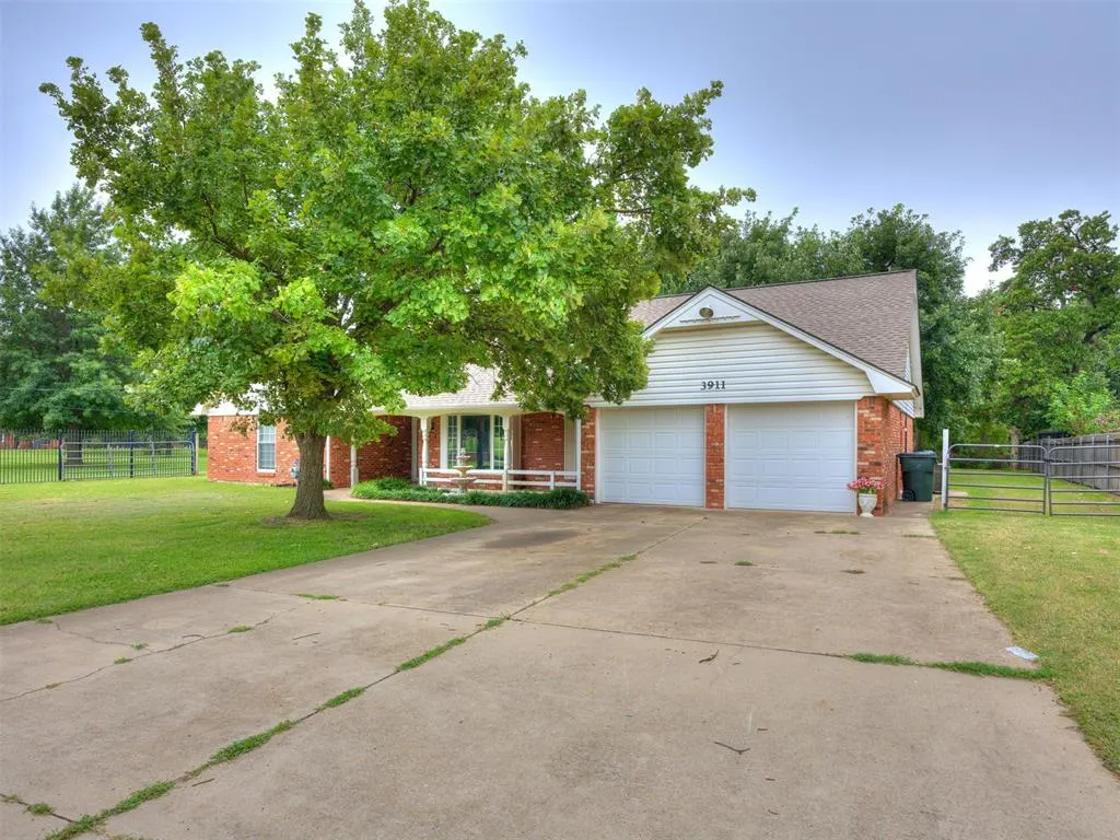Photo 2 — 3911 N Glade Avenue, Bethany, OK 73008