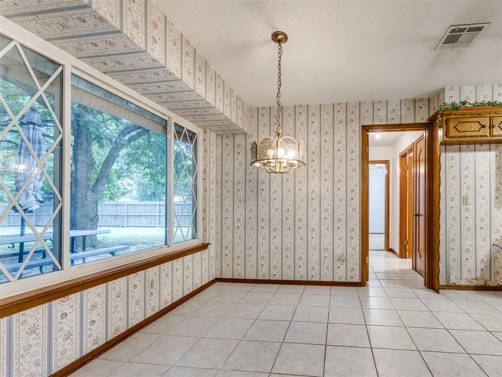 Photo 11 — 3911 N Glade Avenue, Bethany, OK 73008